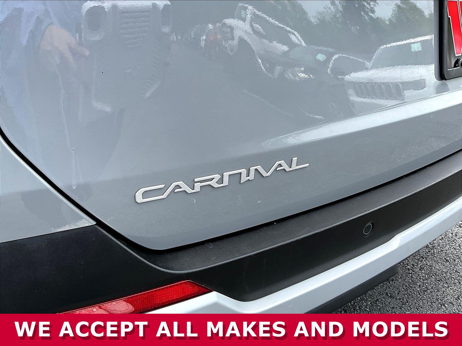 Used 2025 Kia Carnival EX FWD image 21