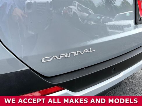 Used 2025 Kia Carnival EX FWD image 21