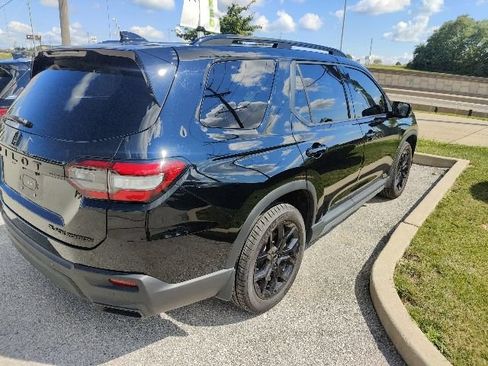 Used 2025 Honda Pilot Black Edition image 9