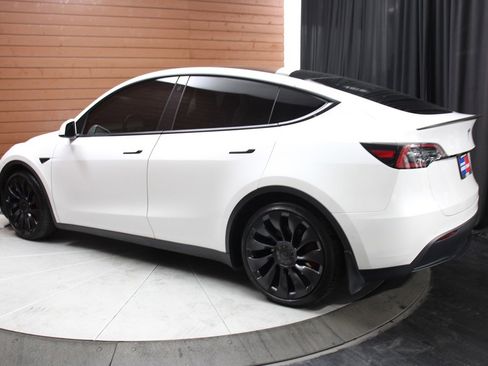 Used 2022 Tesla Model Y Performance image 10