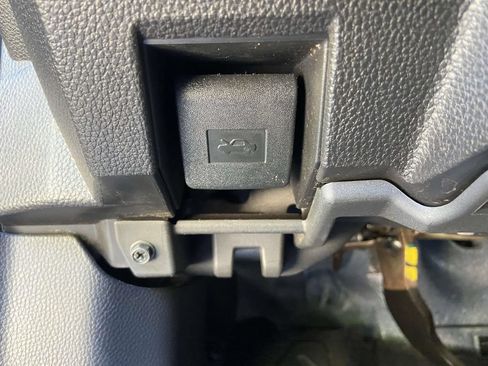 Used 2025 Toyota Tacoma SR RWD image 27