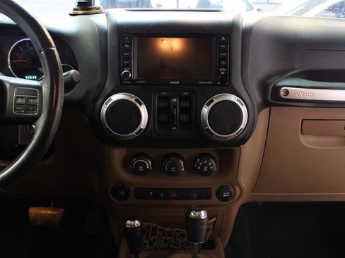 Used 2013 Jeep Wrangler Unlimited Sahara w/ Connectivity Group AWD/4WD image 35