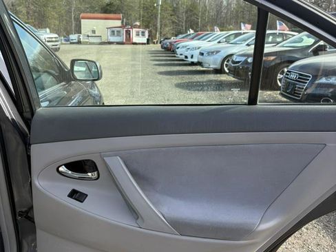 Used 2009 Toyota Camry LE image 18