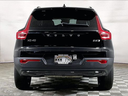 Used 2023 Volvo XC40 B5 Ultimate w/ Protection Package Premier AWD/4WD image 3