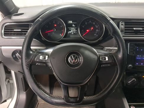 Used 2016 Volkswagen Jetta Sport FWD image 26
