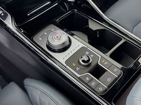 Used 2025 Kia Sorento SX Prestige image 17