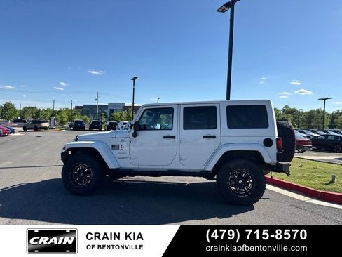 Used 2013 Jeep Wrangler Unlimited Sahara w/ Connectivity Group AWD/4WD image 7