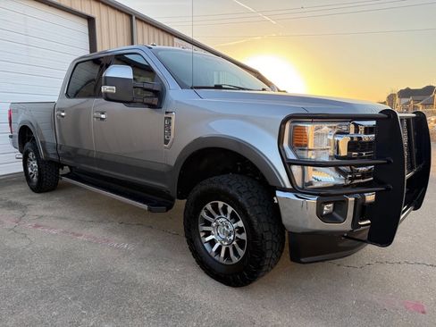 Used 2021 Ford F350 Lariat image 3