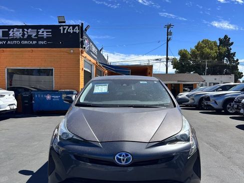 Used 2018 Toyota Prius Two w/ Prius Two Safety Plus Package FWD image 5