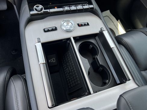 Used 2025 Lincoln Navigator Reserve AWD/4WD image 15
