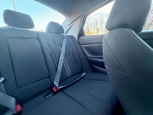 Used 2025 Hyundai Elantra SEL image 37