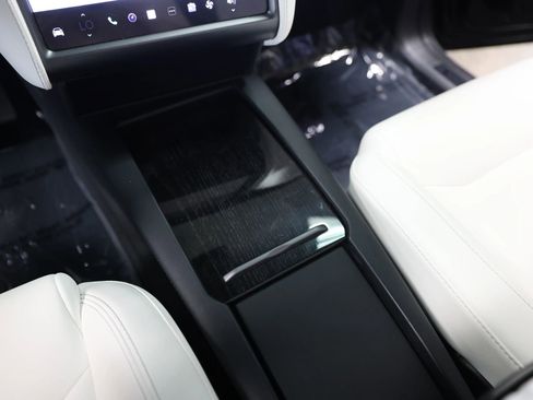 Used 2020 Tesla Model X image 34