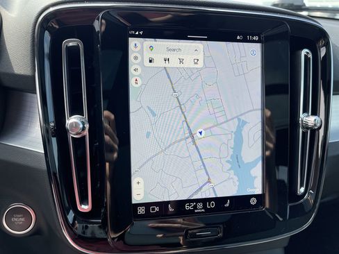 Used 2024 Volvo XC40 B5 Core image 14