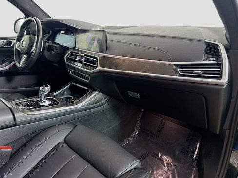 Used 2022 BMW X7 M50i w/ Dynamic Handling Package image 30