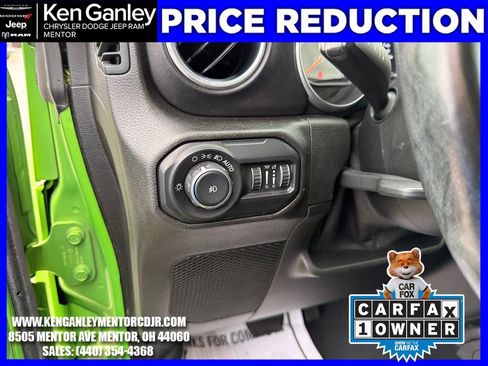 Used 2018 Jeep Wrangler Unlimited Sahara AWD/4WD image 12