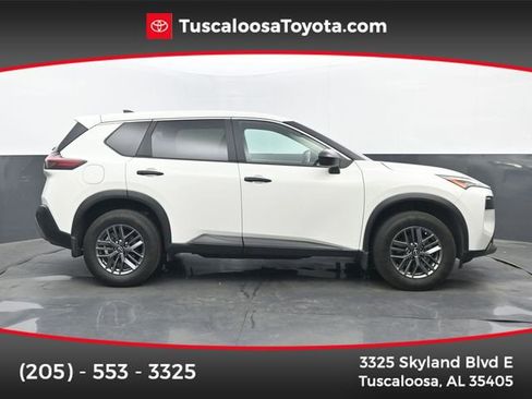 Used 2023 Nissan Rogue S image 1