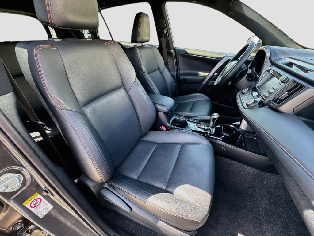 Used 2018 Toyota RAV4 SE w/ Power Extra Value Package FWD image 33