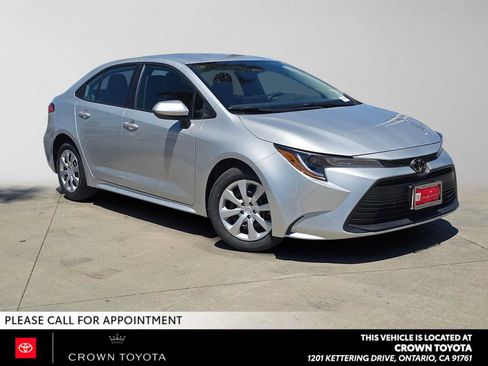 Certified 2025 Toyota Corolla LE FWD image 1