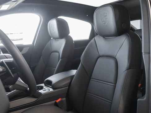 Certified 2026 Porsche Cayenne Coupe image 5