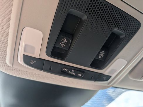 Certified 2025 Honda Pilot Touring image 12