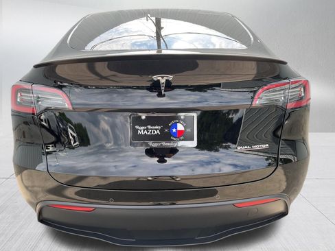 Used 2022 Tesla Model Y Performance AWD/4WD image 7