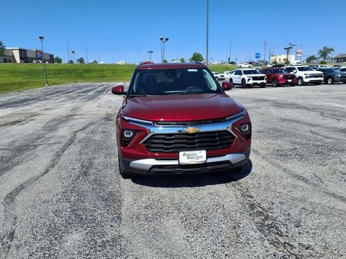 Used 2024 Chevrolet TrailBlazer LT w/ LT Cold Weather Package FWD image 3