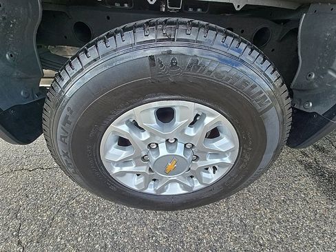 Used 2024 Chevrolet Silverado 2500 LT w/ Convenience Package image 74