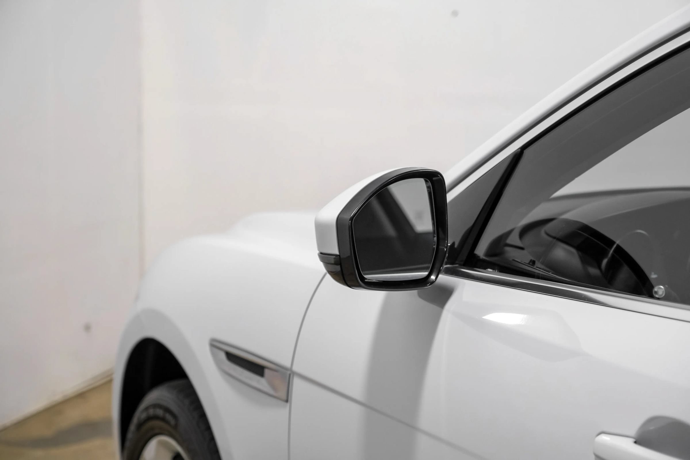 Used 2019 Jaguar F-PACE Premium AWD/4WD image 34