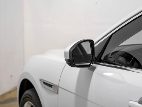 Used 2019 Jaguar F-PACE Premium image 34