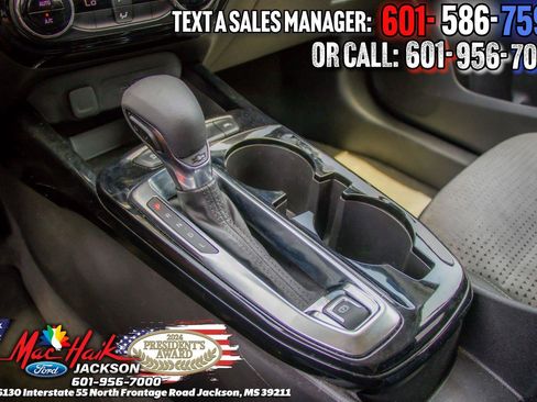 Used 2025 Chevrolet Trax LT FWD image 16