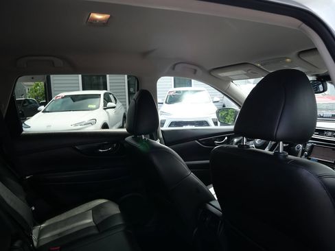 Used 2019 Nissan Rogue SL AWD/4WD image 23