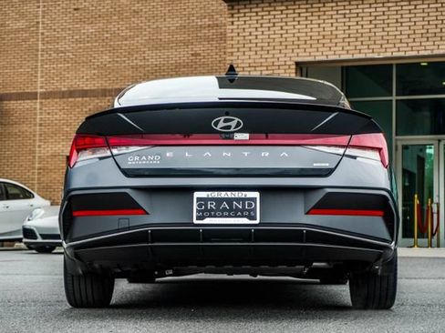 Certified 2025 Hyundai Elantra SEL FWD image 12