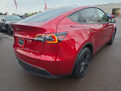 Used 2024 Tesla Model Y Long Range AWD/4WD image 3