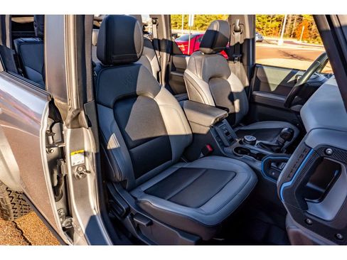 Used 2022 Ford Bronco Black Diamond image 17