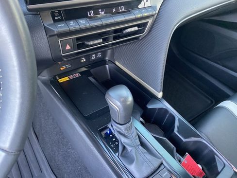 Used 2025 Toyota Camry SE FWD image 38