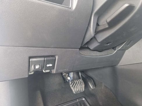 New 2025 Nissan Versa SR w/ Trunk Package FWD image 20