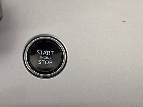 Used 2024 Land Rover Range Rover Long Wheelbase Autobiography image 28