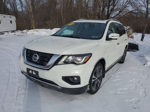 Used 2017 Nissan Pathfinder Platinum image 3
