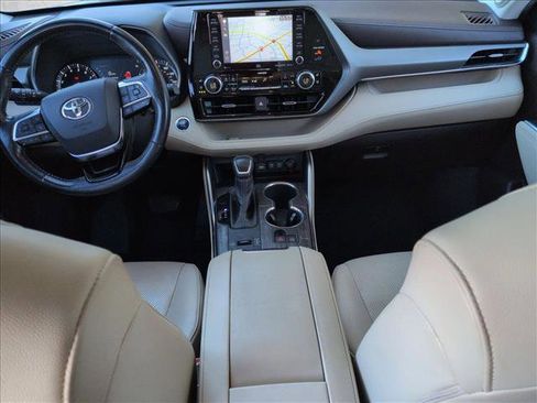 Used 2020 Toyota Highlander Limited image 18