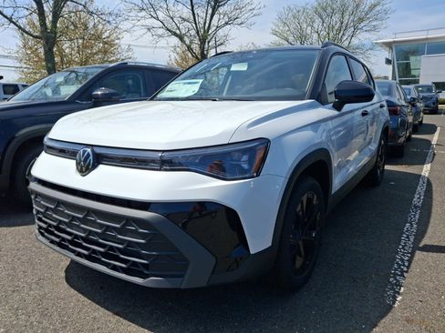 New 2026 Volkswagen Taos SE FWD image 3