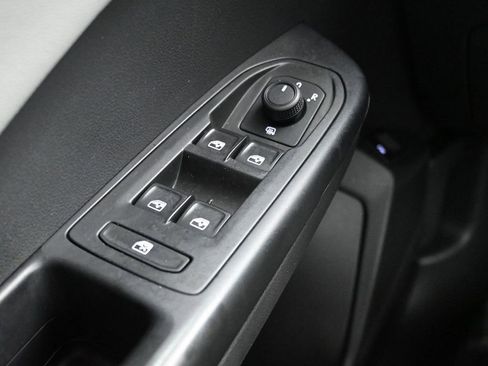 Used 2023 Volkswagen Taos SE w/ Panoramic Sunroof Package FWD image 15