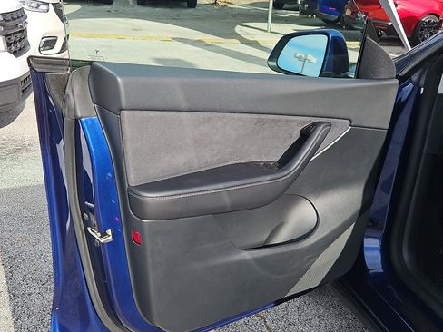 Used 2021 Tesla Model Y Long Range image 15