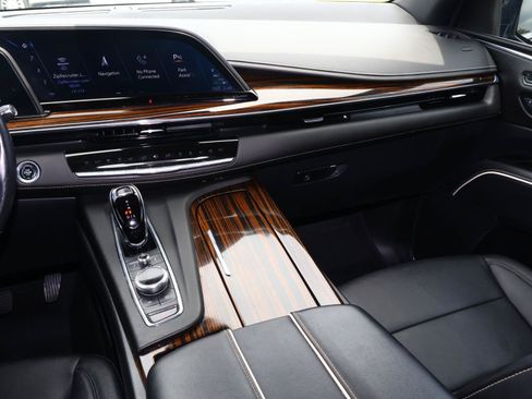 Certified 2023 Cadillac Escalade ESV Luxury RWD image 16