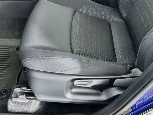 Used 2025 Toyota Corolla Cross AWD Hybrid w/ Moonroof Package image 24