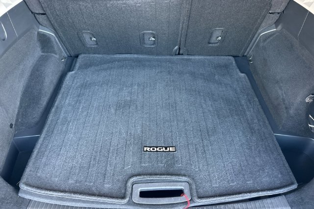 Used 2025 Nissan Rogue SV AWD/4WD image 17