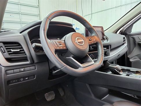 Used 2024 Nissan Rogue SV w/ SV Premium Package image 18