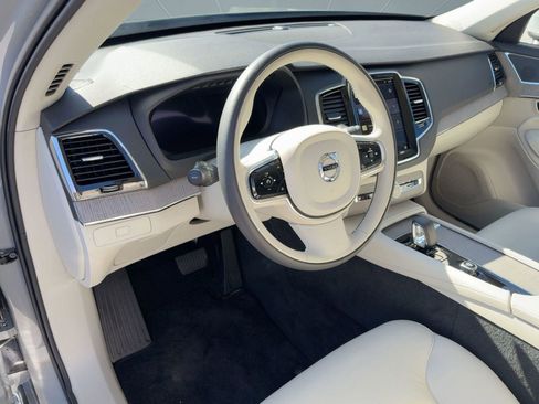 Used 2025 Volvo XC90 B5 Plus image 4