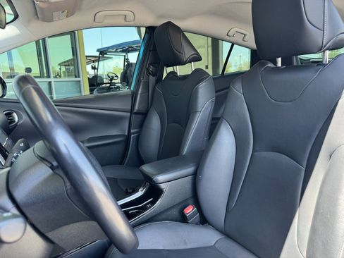 Used 2020 Toyota Prius Prime XLE image 32