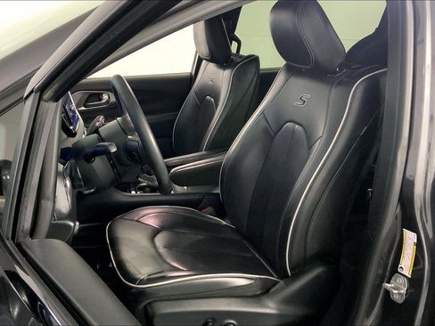 Used 2022 Chrysler Pacifica Limited w/ Uconnect Theater Family Group FWD image 23
