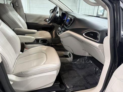 Used 2021 Chrysler Voyager Lxi image 39